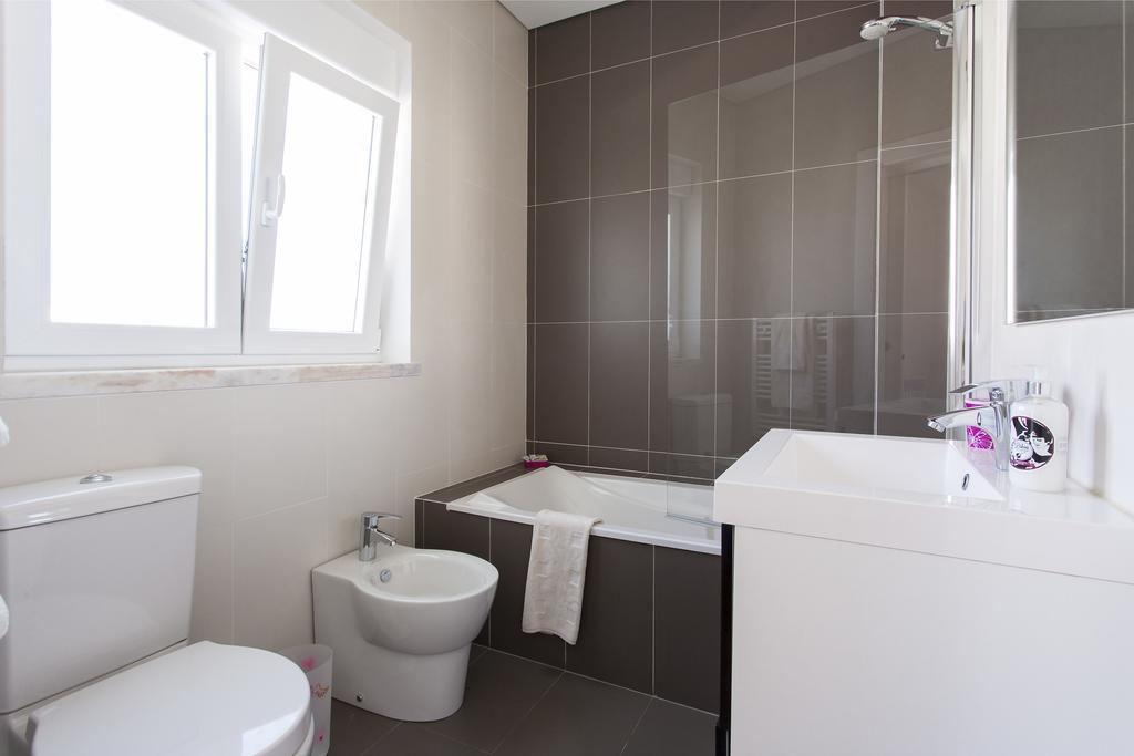 Joivy Joyful 2Br Apt With Terrace Nearby Sao Bento Palace Lisboa Phòng bức ảnh